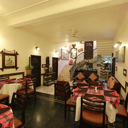 Oyo 8844 Meadows Inn Chinhat Exterior foto