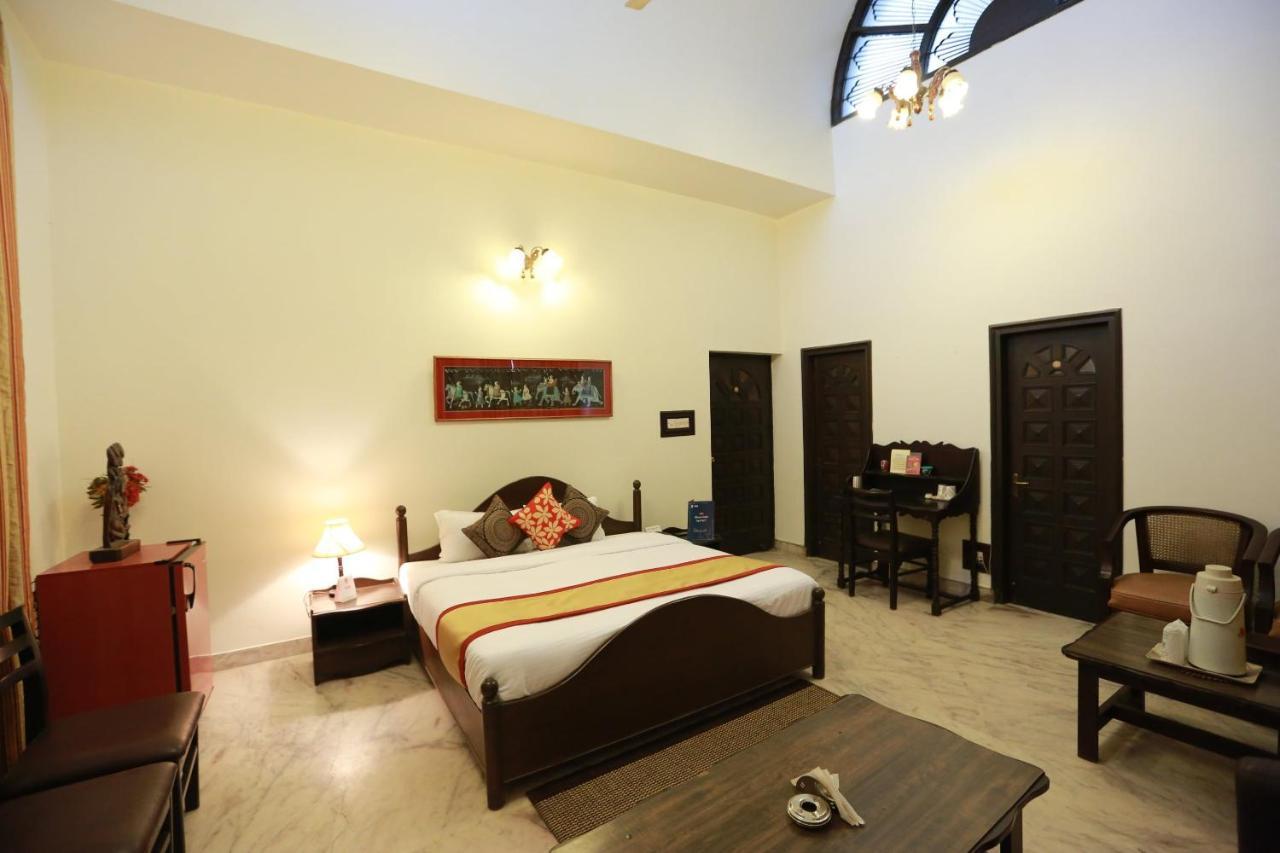 Oyo 8844 Meadows Inn Chinhat Exterior foto